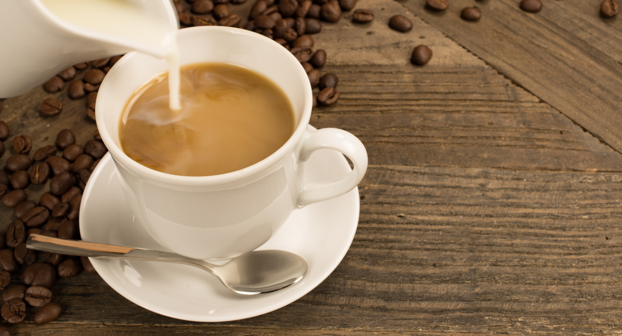 Qual a origem do café com leite? (imagem: Canva)