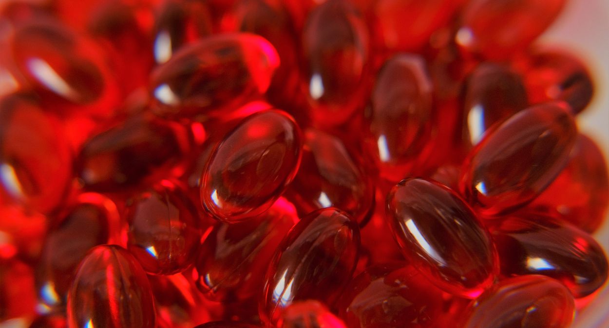 Óleo de krill em cápsula (imagem: Canva)