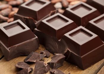 Chocolate amargo (imagem: Canva)