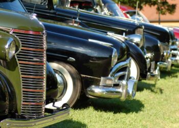 Encontro de Carros Antigos 2025 agita Águas de Lindóia com +1000 clássicos