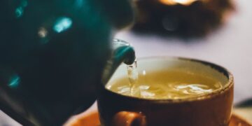 Chá (imagem: Maria Tyutina - Pexels via Canva)