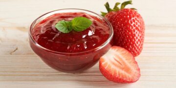 Geleia de frutas vermelhas (imagem: Canva)