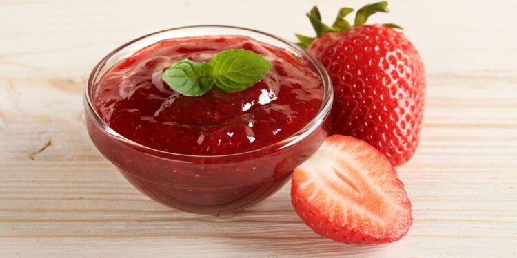 Geleia de frutas vermelhas (imagem: Canva)